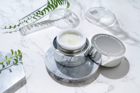 Fly Up HD Advanced Repair Eye Gel in a 15ml clear jar with a silver lid